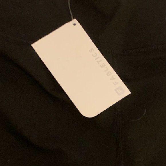 Fabletics 2x Capri leggings - tags on - Picture 2 of 3